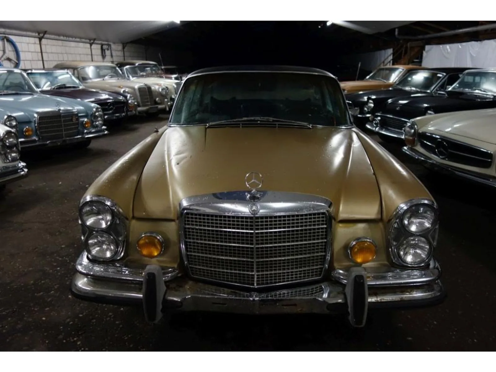 Mercedes-Benz 200-Serie (1971) — foto 1