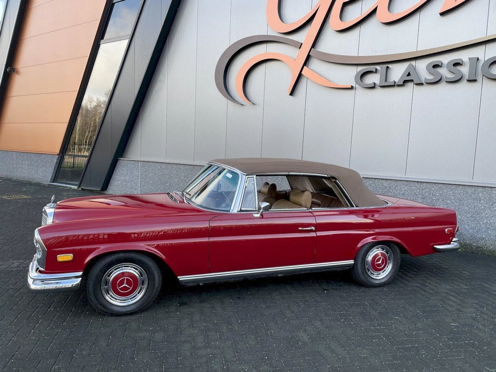 Mercedes-Benz 200-Serie (1969) — foto 1