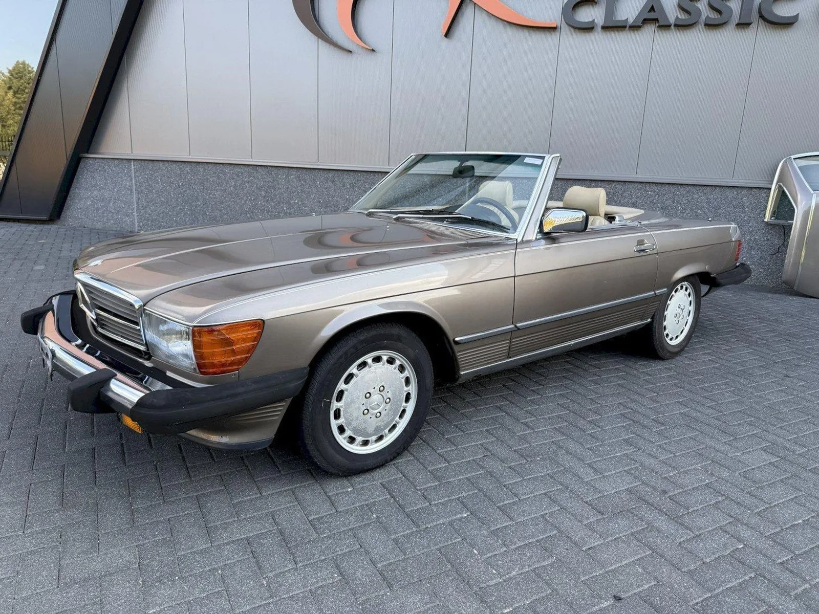 Mercedes-Benz SL-Klasse (1988) — foto 1