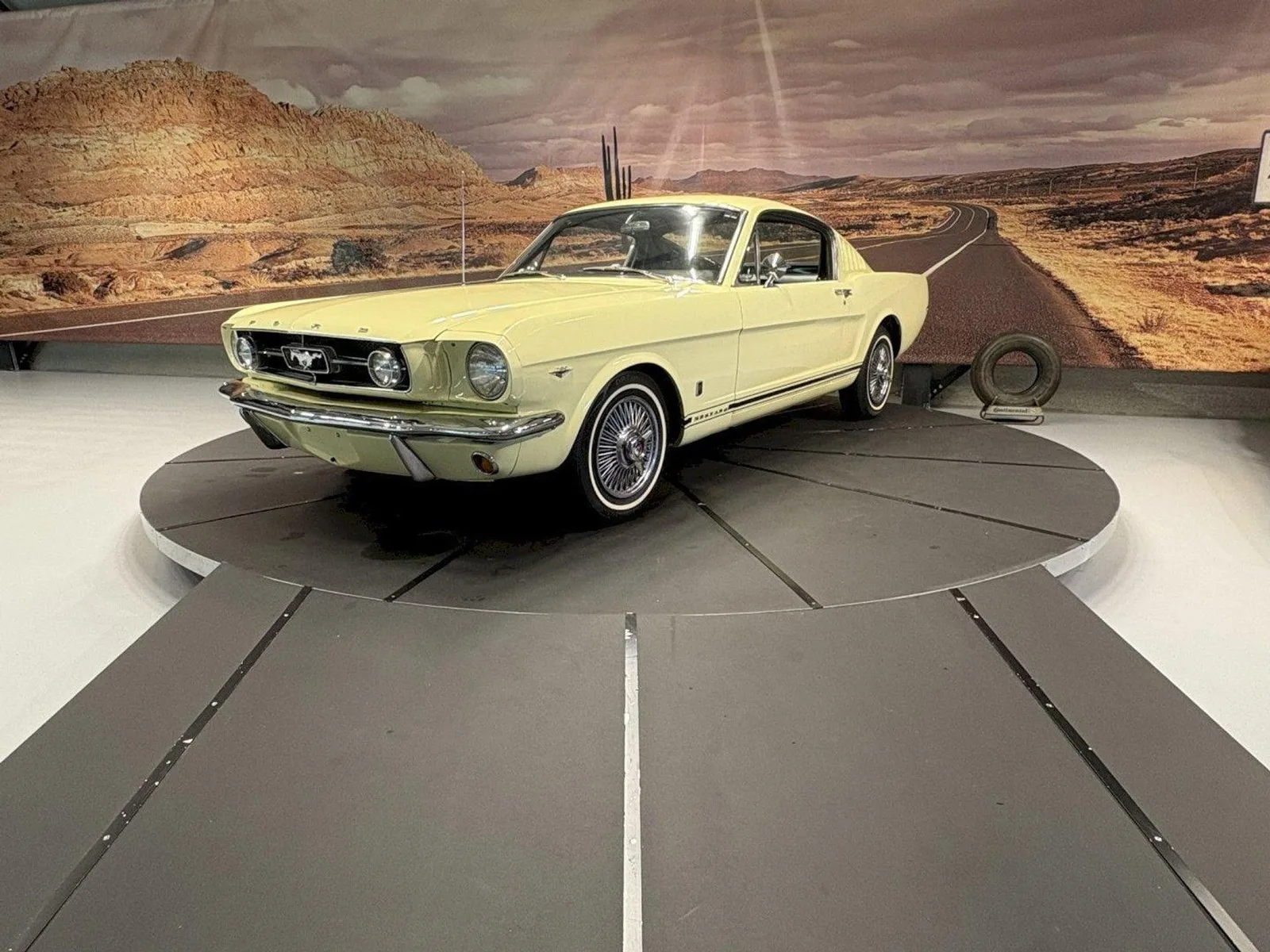 Ford Mustang (1966) — foto 1