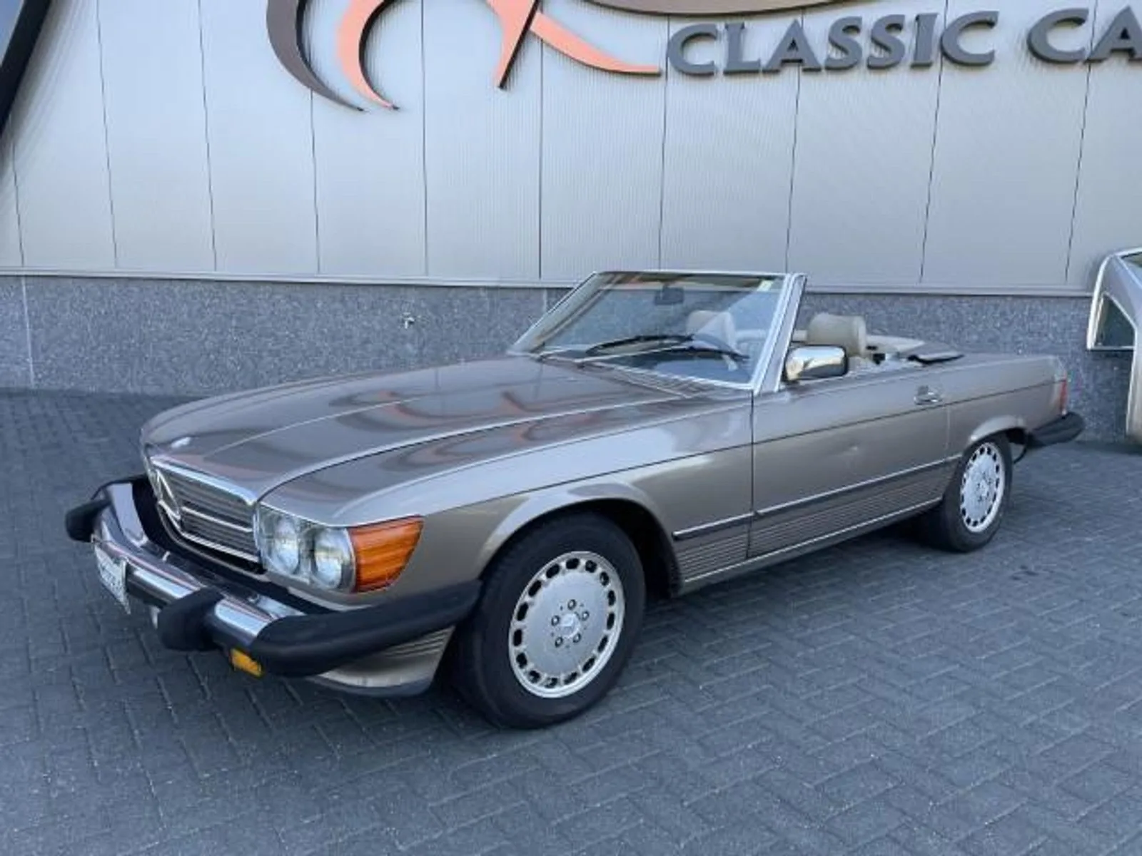 Mercedes-Benz SL-Klasse (1988) — foto 1