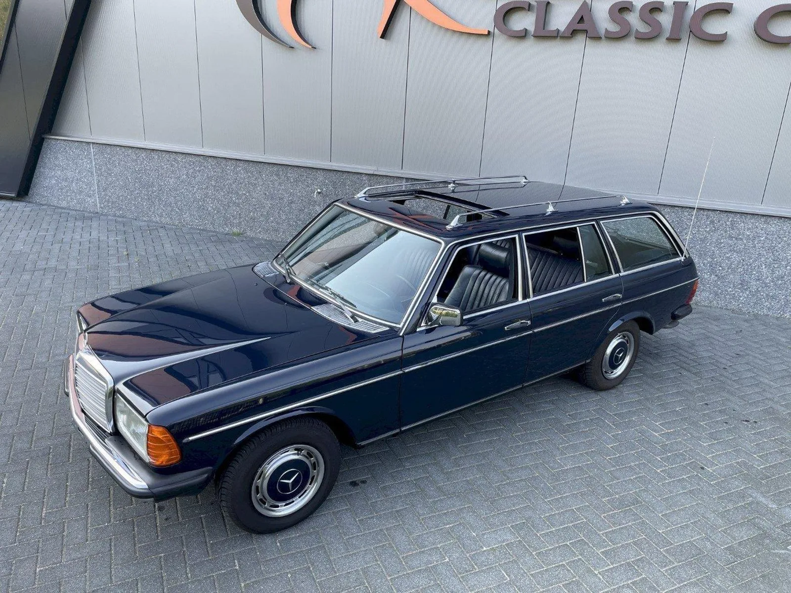 Mercedes-Benz 200-Serie (1979) — foto 1