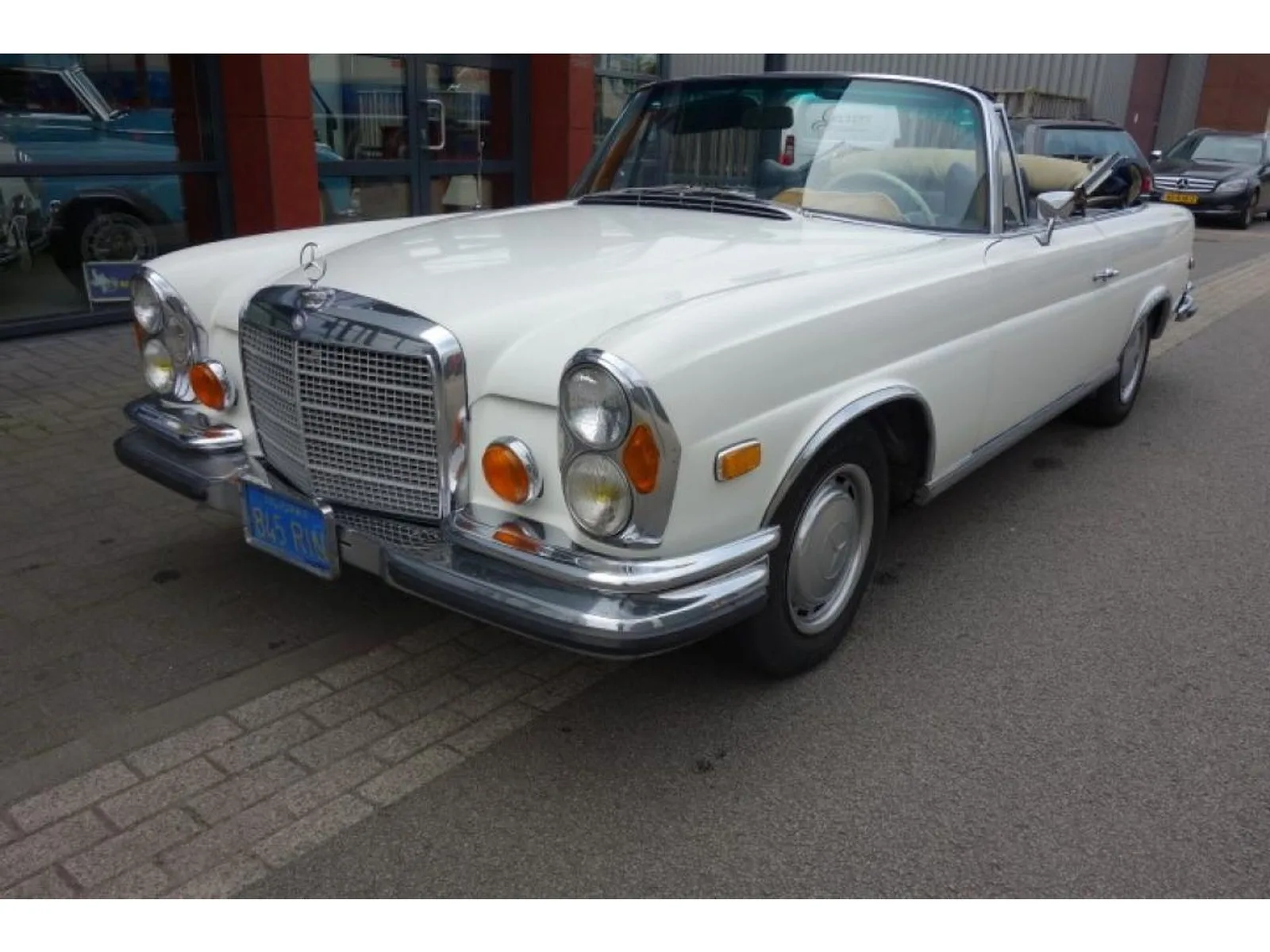 Mercedes-Benz 200-Serie (1971) — foto 1