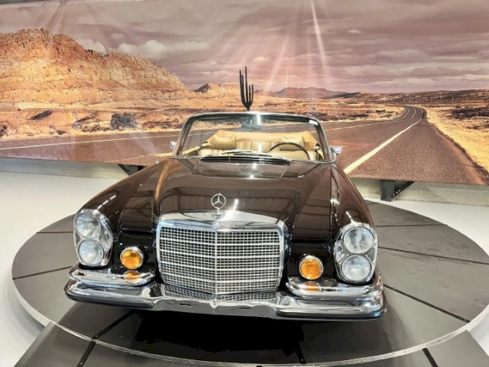 Mercedes-Benz 200-Serie (1970) — foto 1
