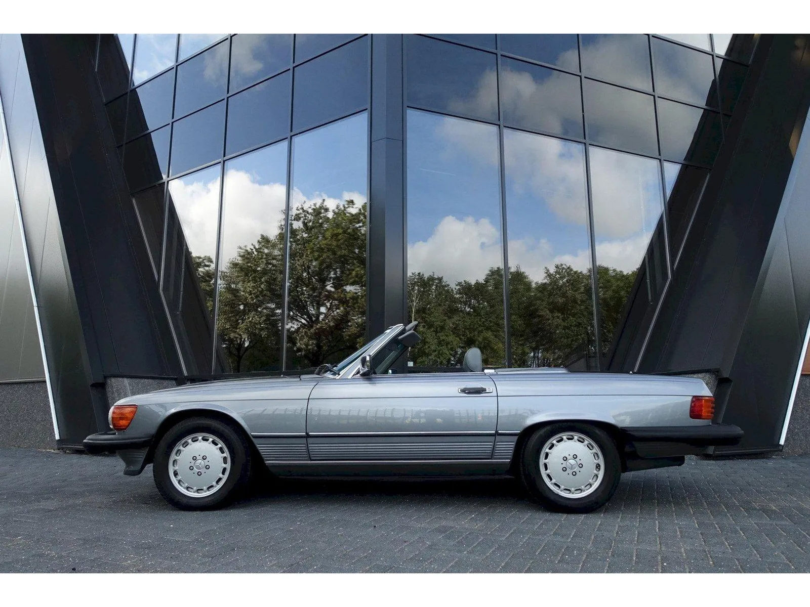 Mercedes-Benz SL-Klasse (1988) — foto 1