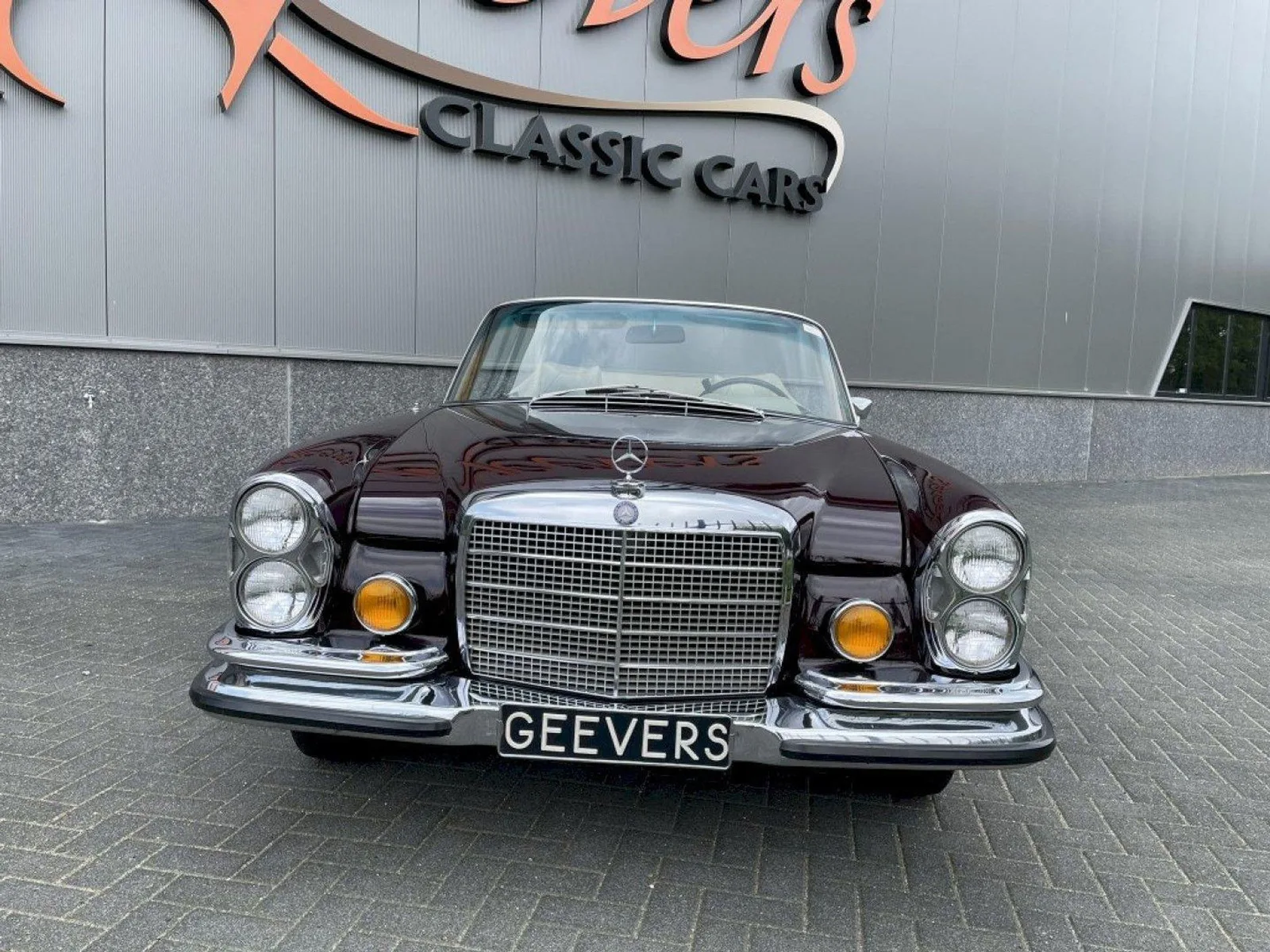 Mercedes-Benz 200-Serie (1971) — foto 1