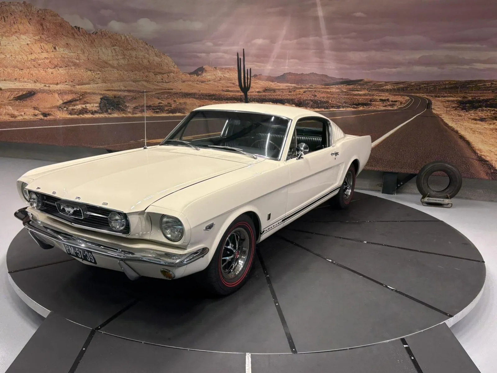 Ford Mustang (1966) — foto 1