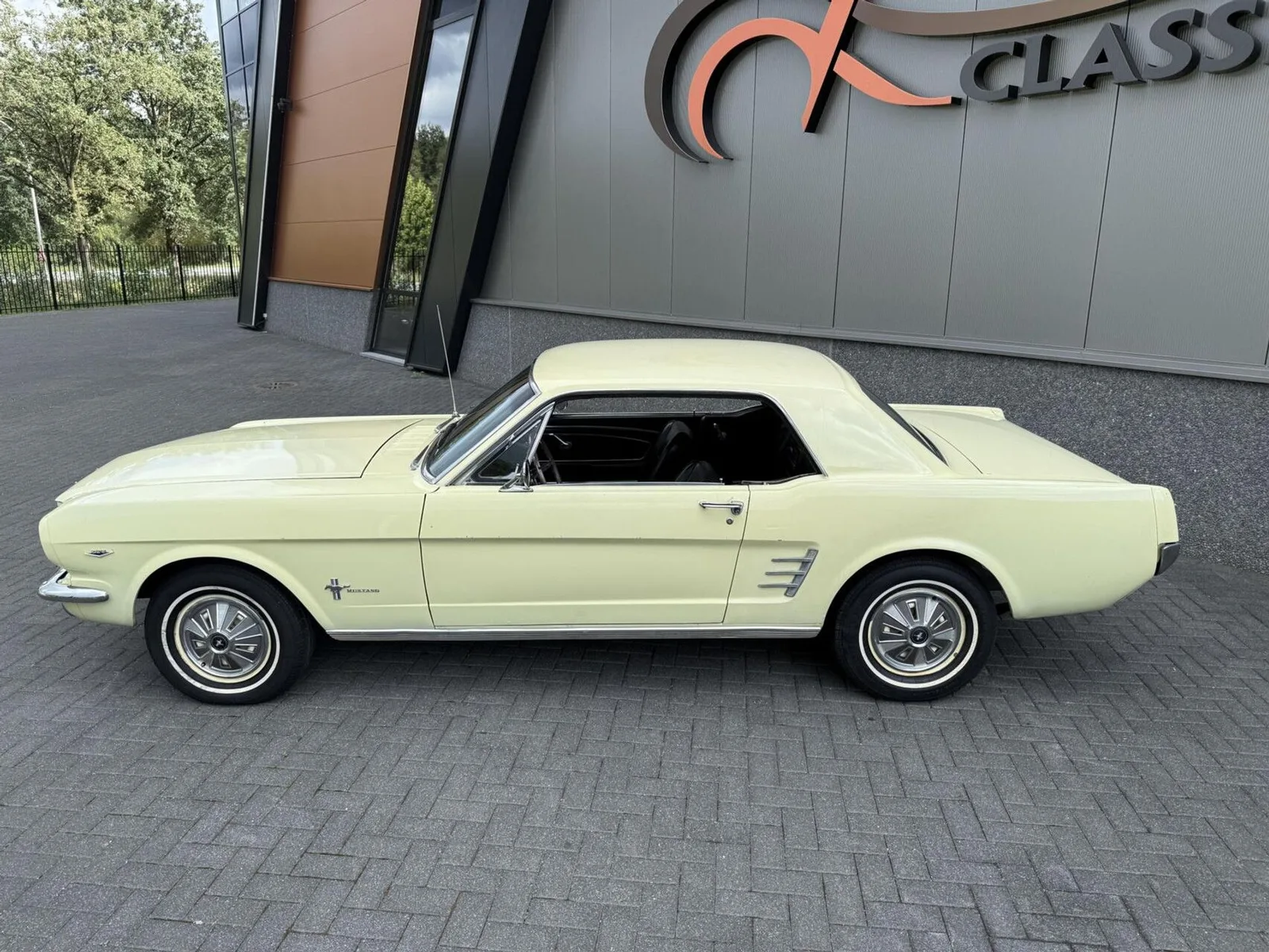 Ford Mustang (1966) — foto 1