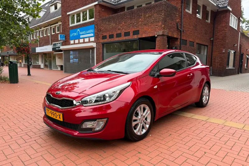 Kia Pro Cee'd (2013)