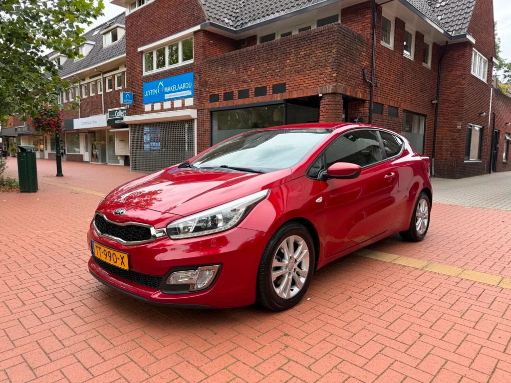 Kia Pro Cee'd (2013) — foto 1