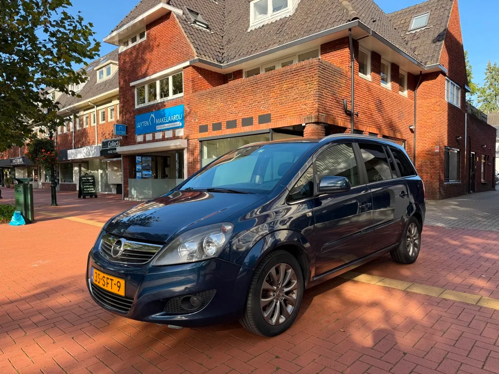 Opel Zafira (2011) — foto 1