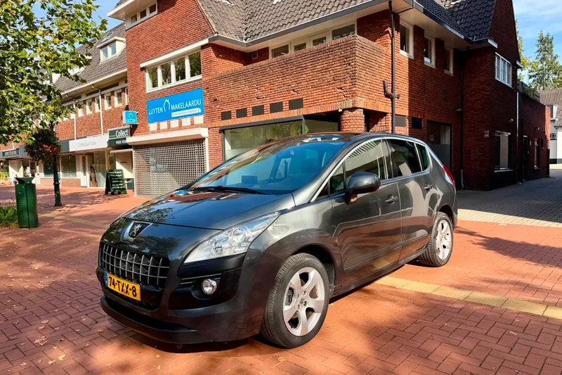 Peugeot 3008 (2012)