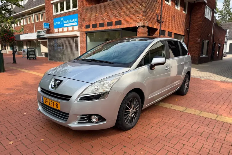 Peugeot 5008 (2011)