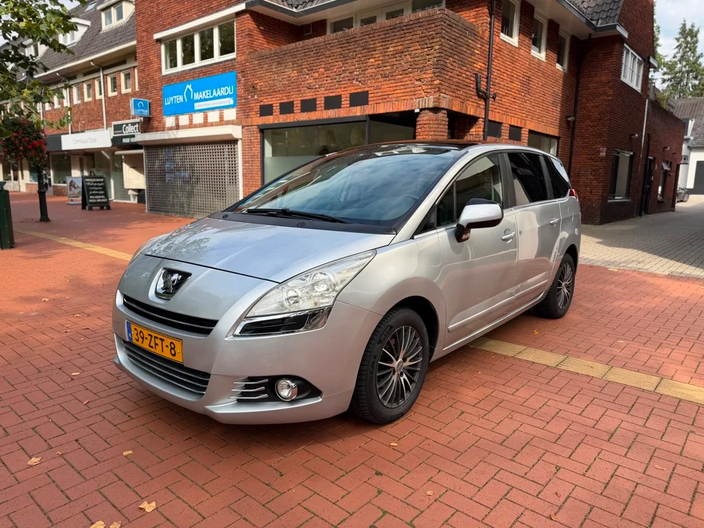 Peugeot 5008 (2011) — foto 1