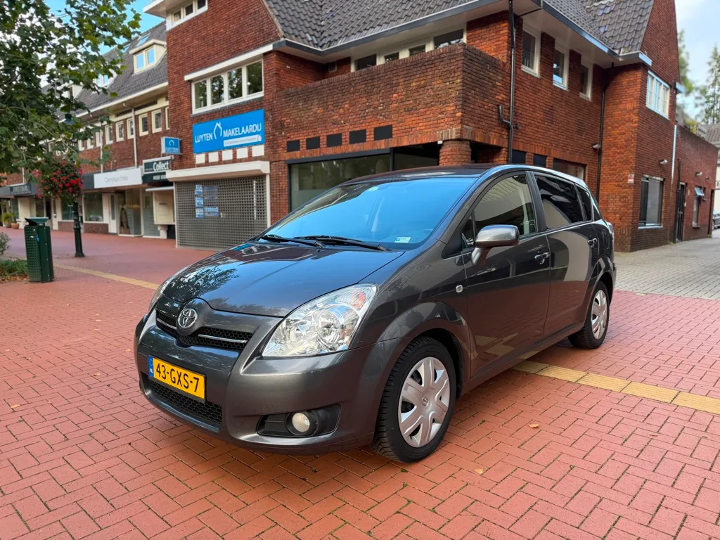 Toyota Verso (2008) — foto 1