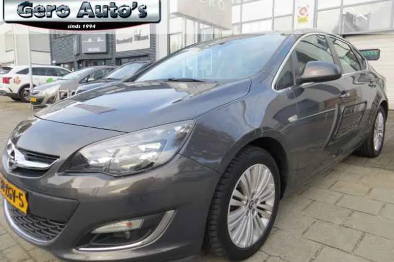 Opel Astra (2012)