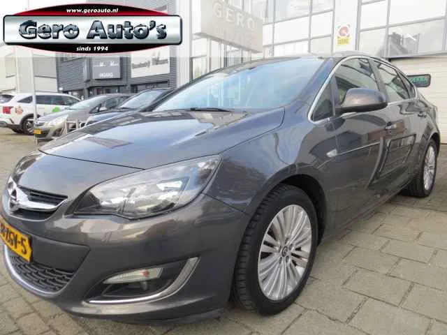 Opel Astra (2012) — foto 1