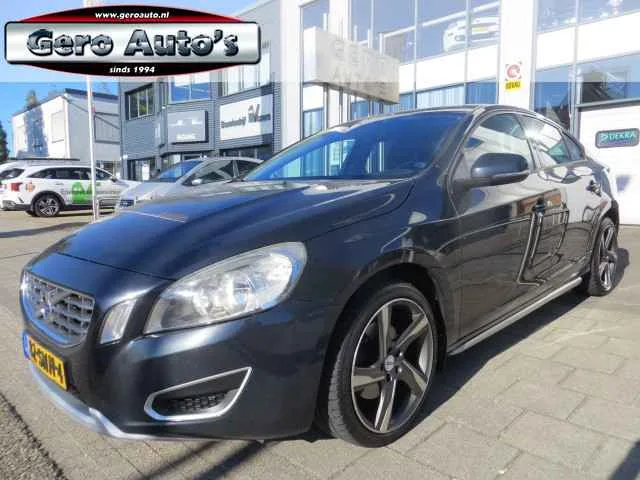 Volvo S60 (2011) — foto 1