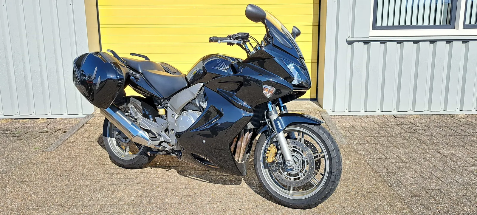 Honda CBF1000 (2010) — foto 1