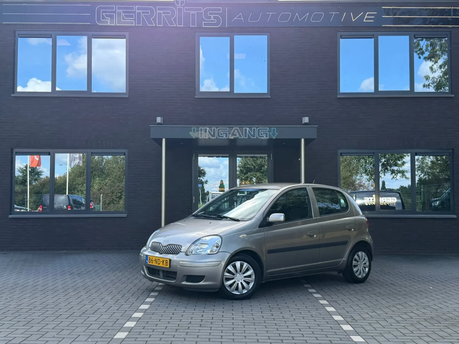 Toyota Yaris (2003) — foto 1