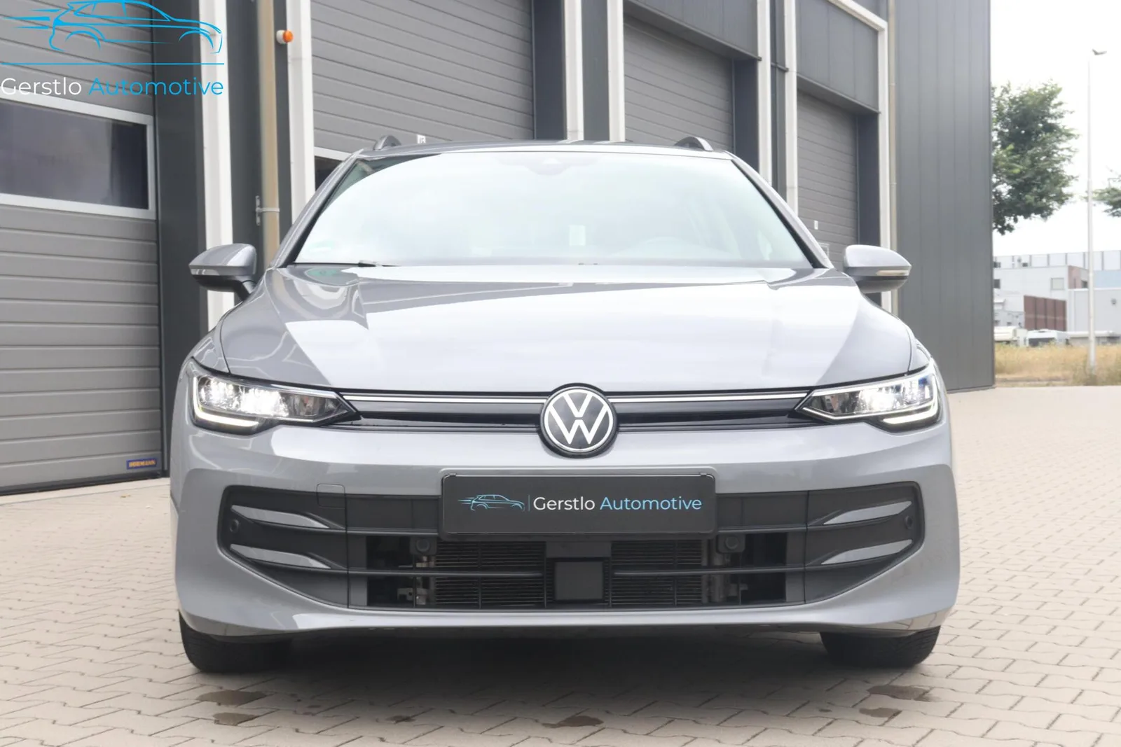 Volkswagen Golf (2024) — foto 1