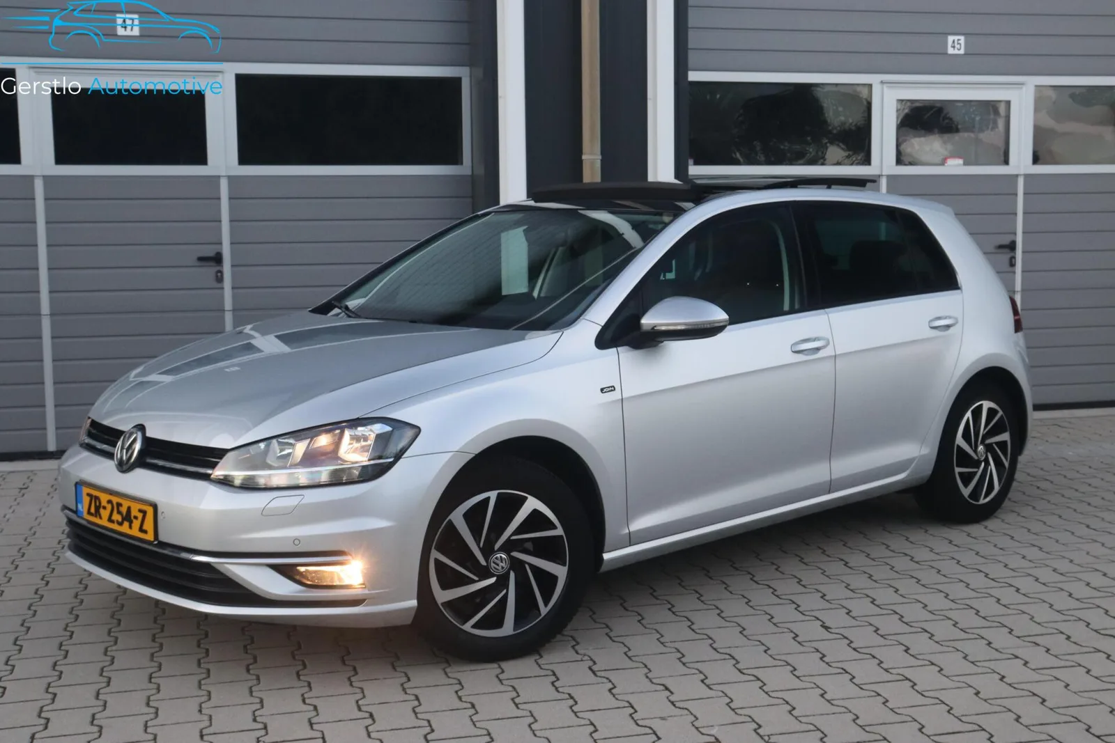 Volkswagen Golf (2018) — foto 1