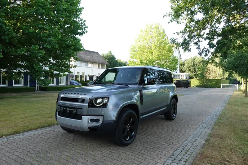 Land Rover Defender (2023)