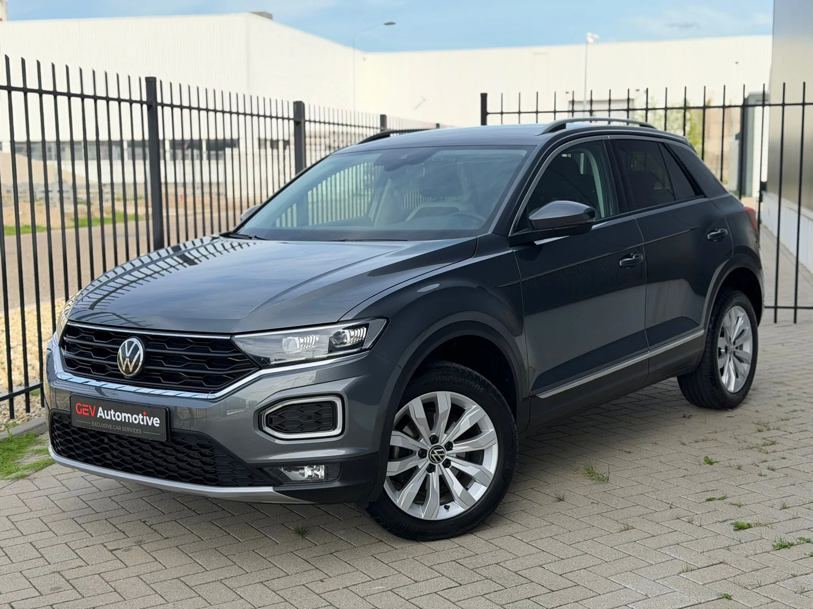 Volkswagen T-Roc (2020) — foto 1