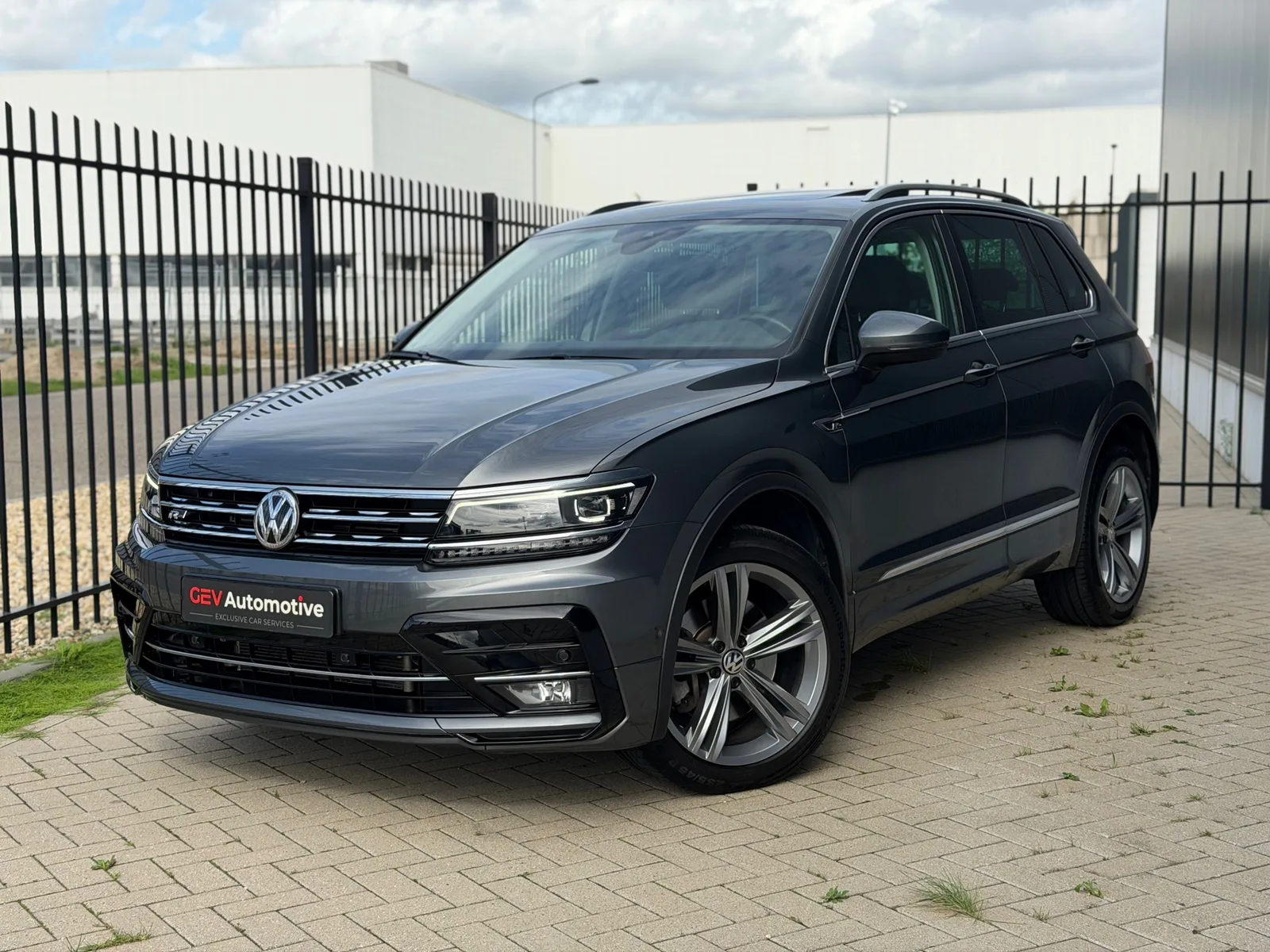 Volkswagen Tiguan (2018) — foto 1
