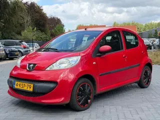 Peugeot 107 (2006) — foto 1
