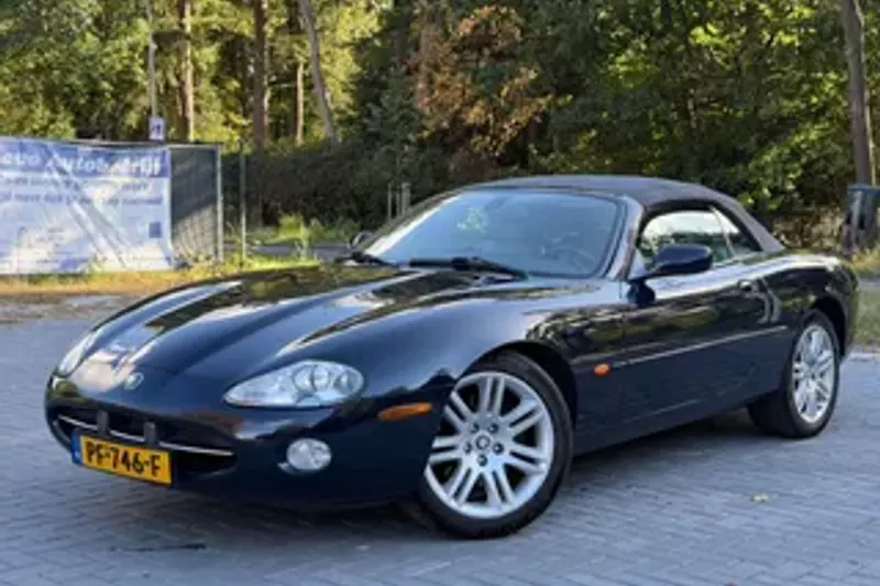 Jaguar XK8 (2002)