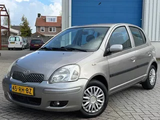 Toyota Yaris (2005) — foto 1