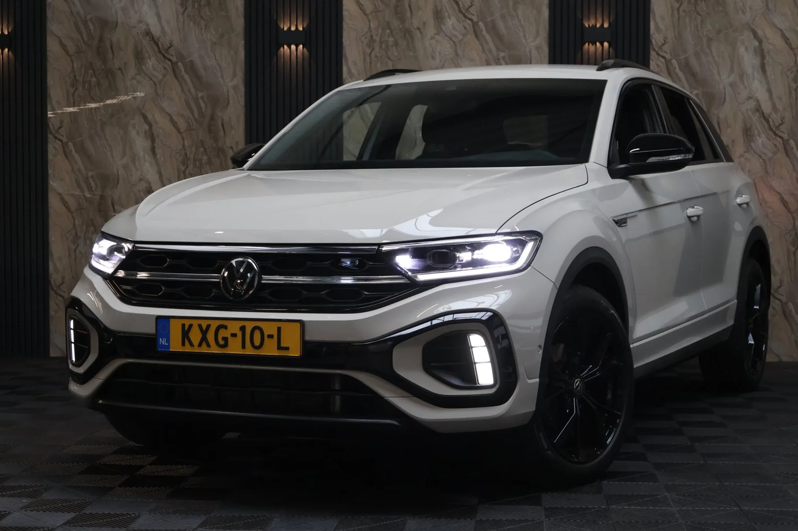 Volkswagen T-Roc (2023) — foto 1