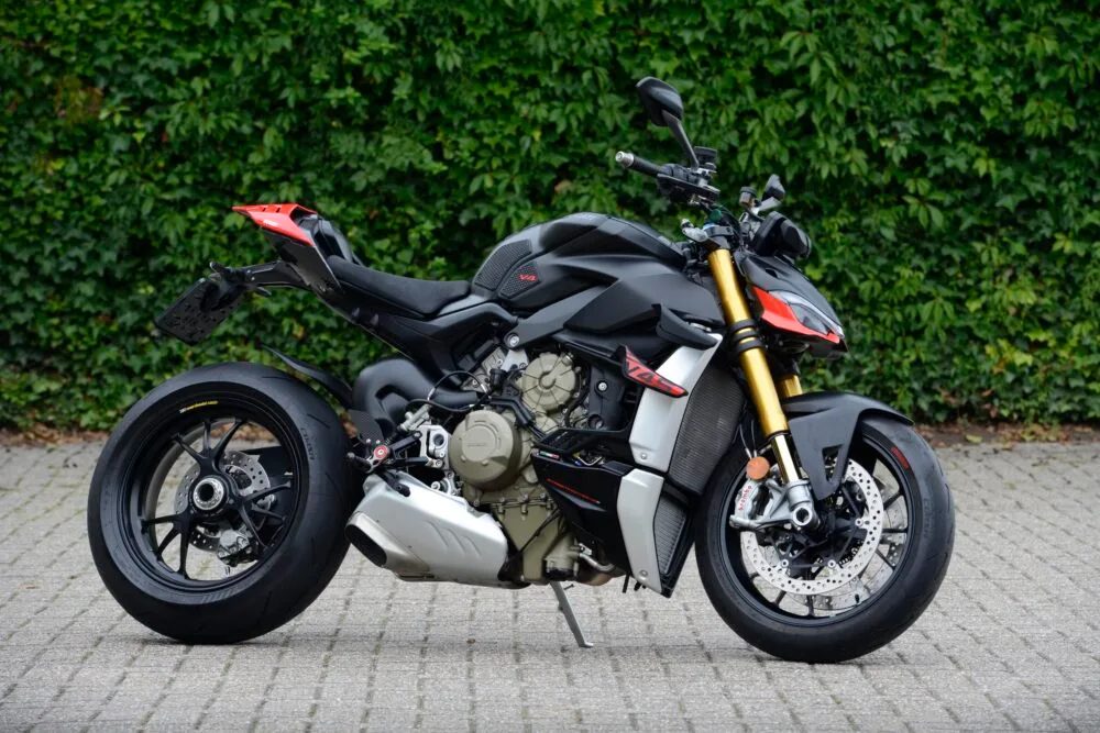 Ducati Streetfighter V4S (2023) — foto 1