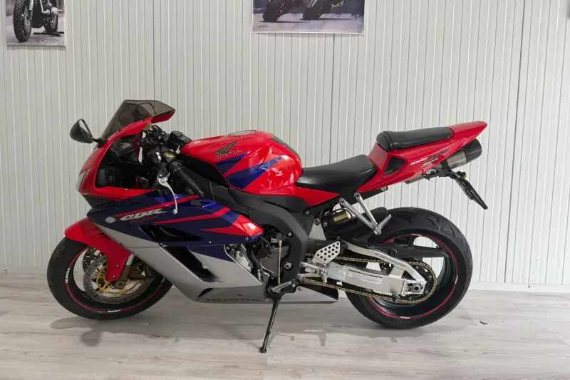 Honda CBR1000RR (2004)