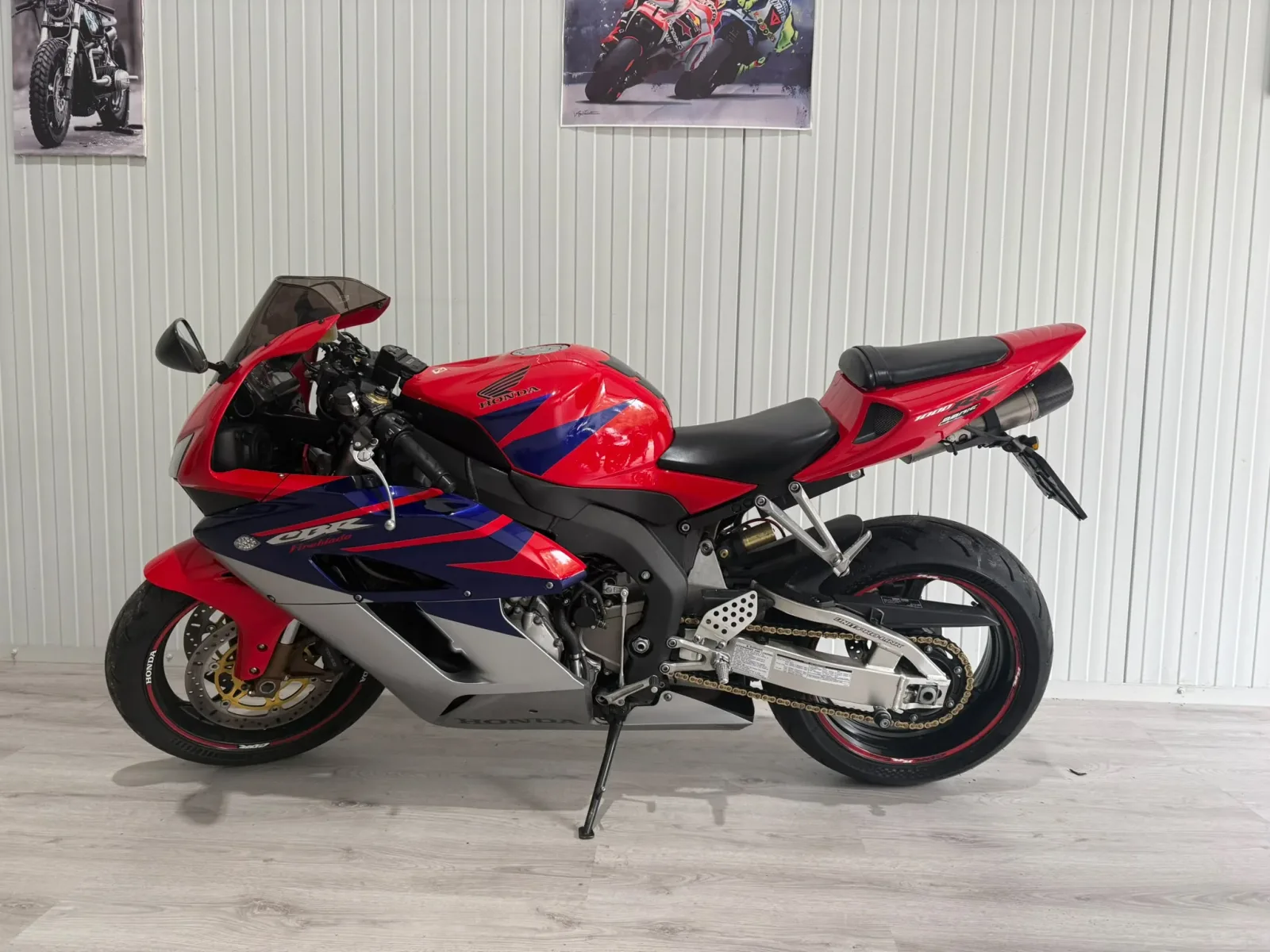 Honda CBR1000RR (2004) — foto 1