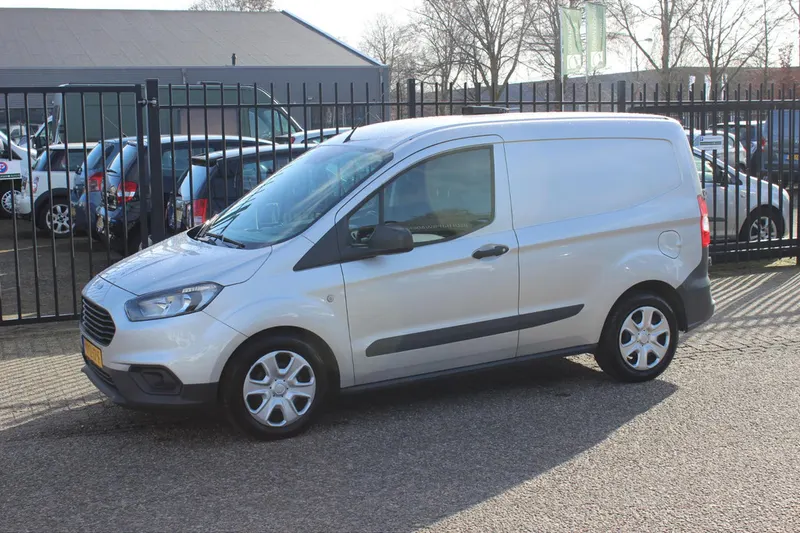 Ford Transit Courier (2022)