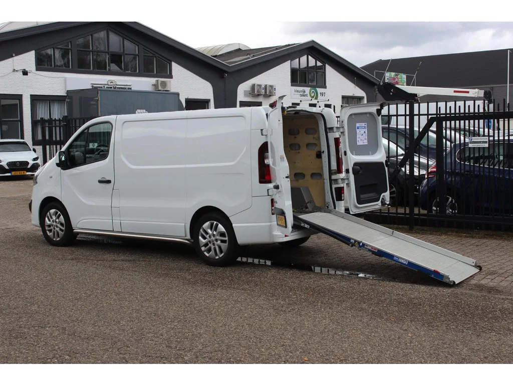 Opel Vivaro (2016) — foto 1
