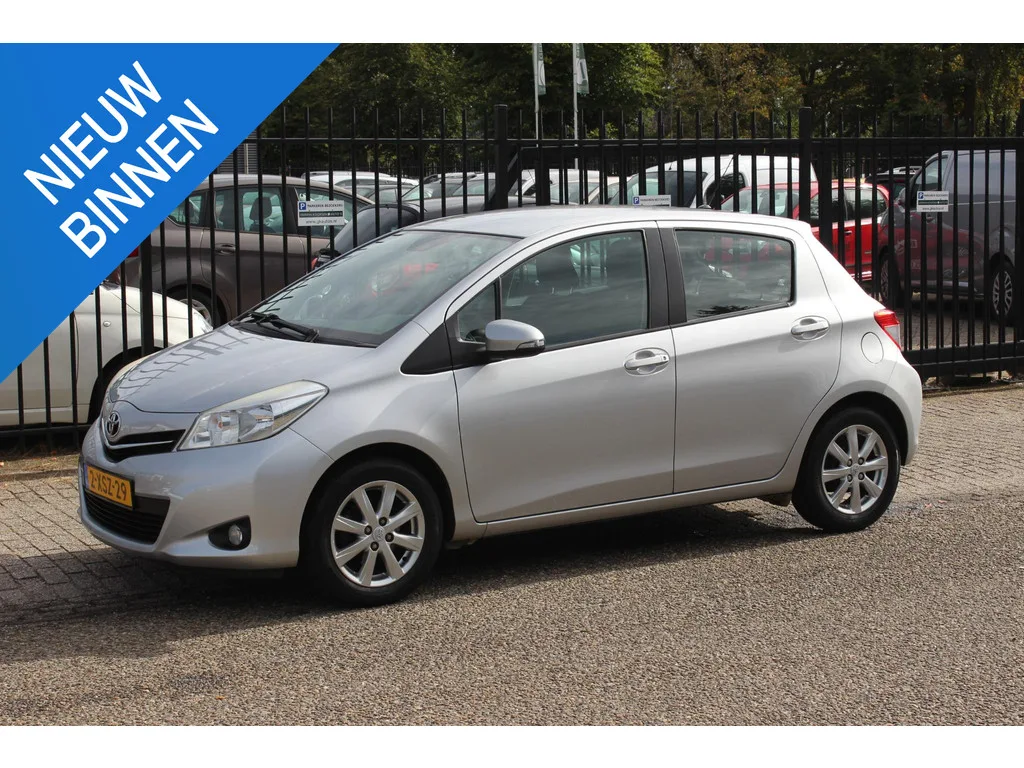 Toyota Yaris (2013) — foto 1