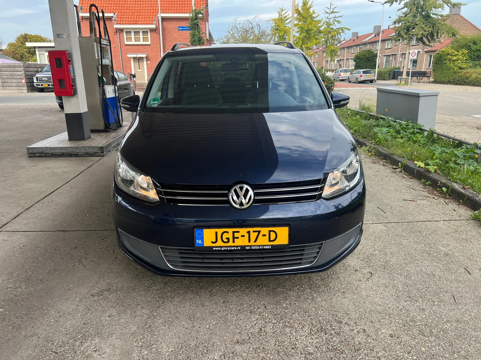 Volkswagen Touran (2011) — foto 1
