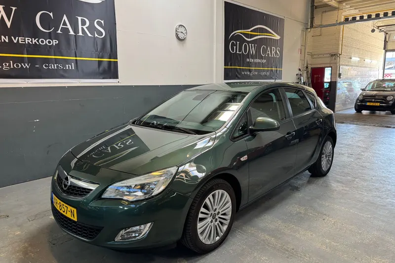 Opel Astra (2011)