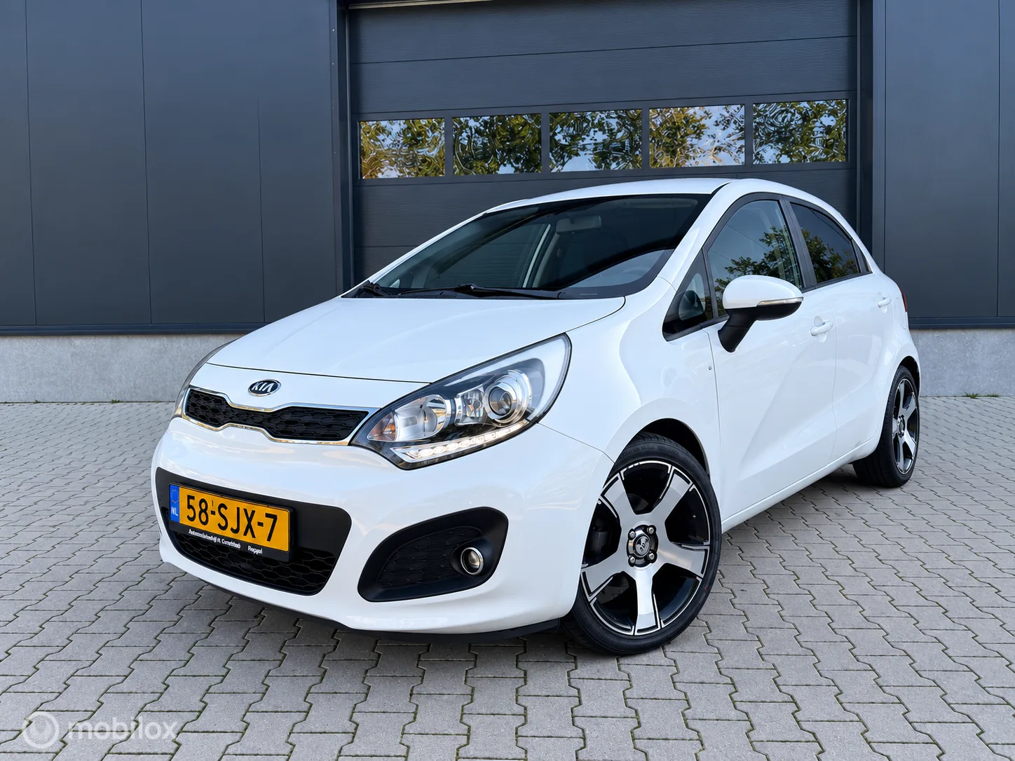 Kia Rio (2011) — foto 1