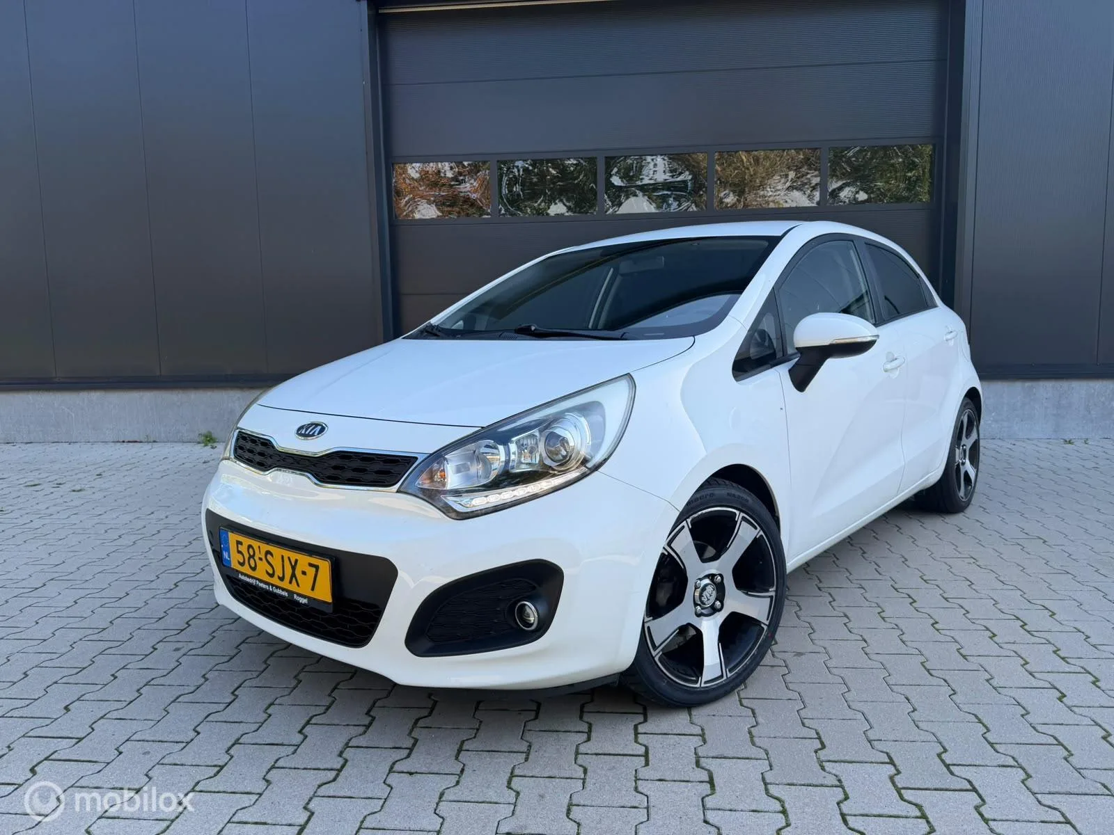 Kia Rio (2011) — foto 1