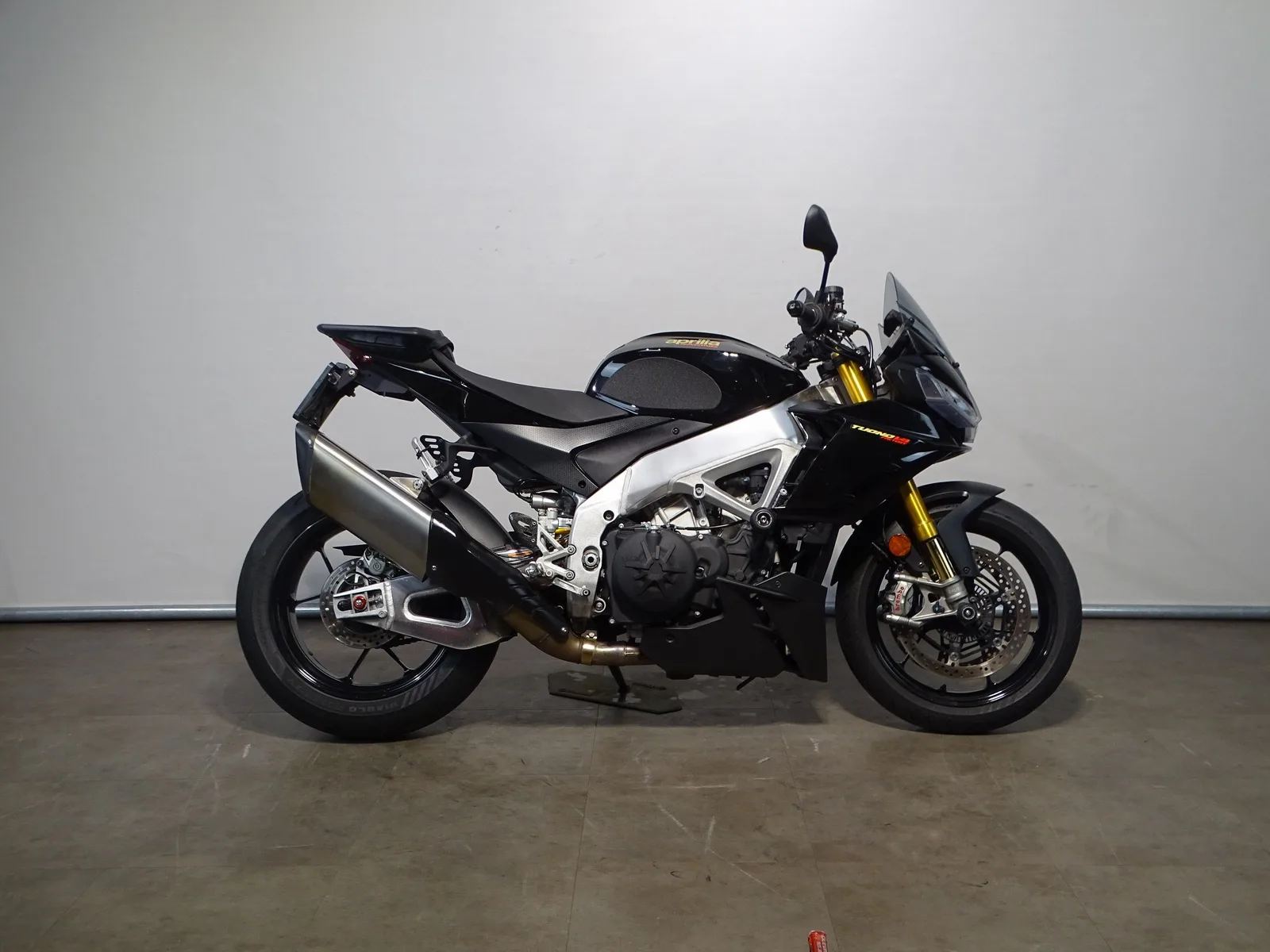 Aprilia Tuono V4 1100 (2023) — foto 1