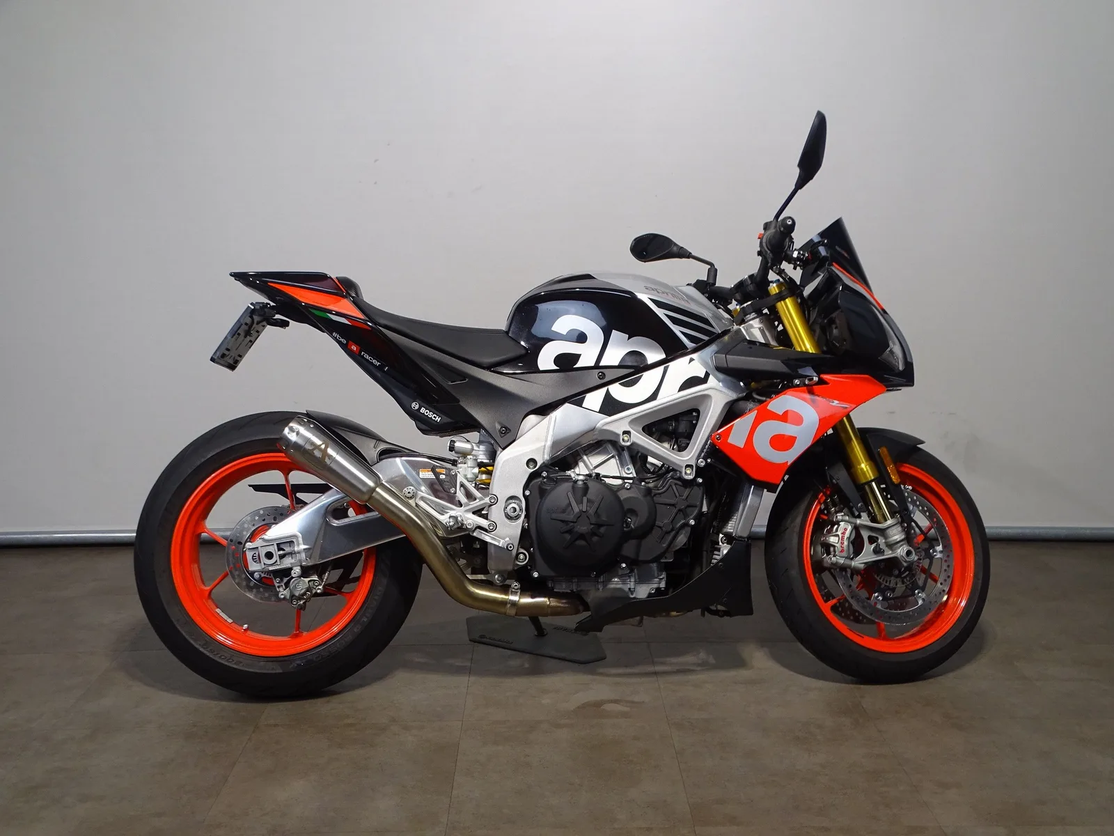 Aprilia Tuono V4 1100 (2018) — foto 1