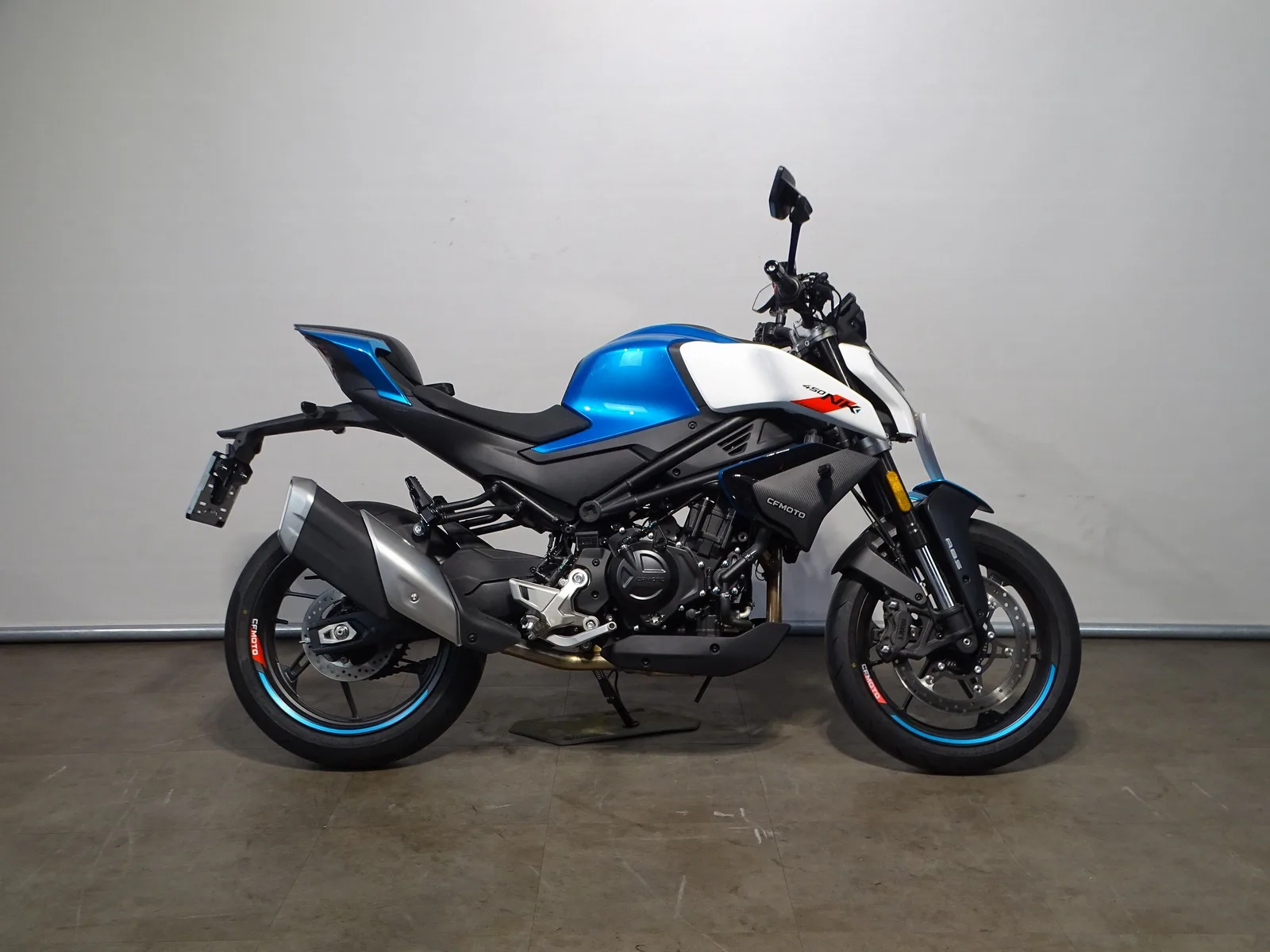 CFMoto 450NK (2024) — foto 1