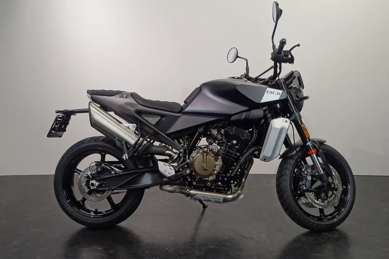 Husqvarna 801 SVARTPILEN (2026)