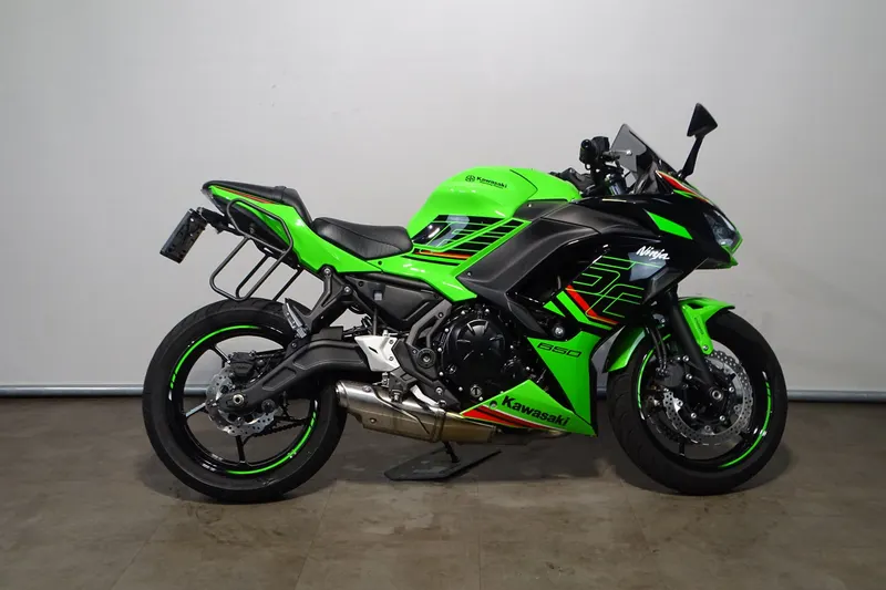 Kawasaki Ninja 650 KRT (2023)