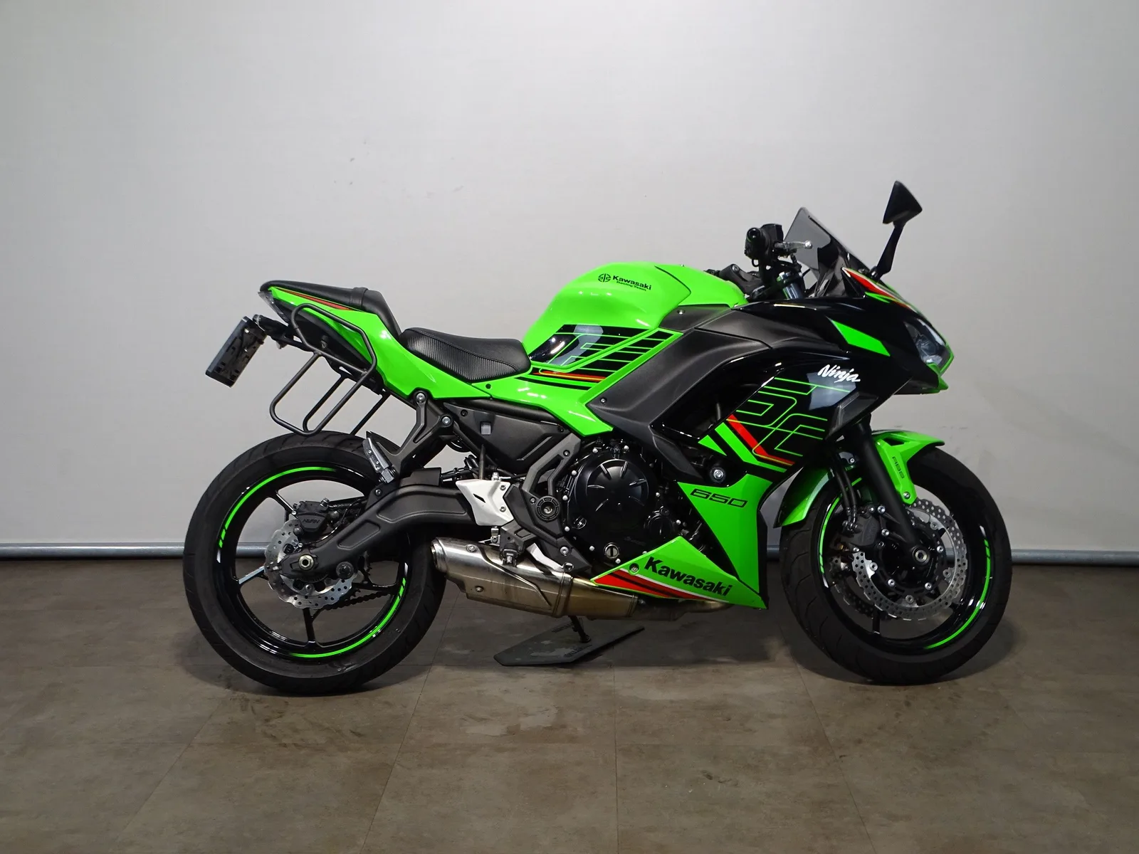 Kawasaki Ninja 650 KRT (2023) — foto 1