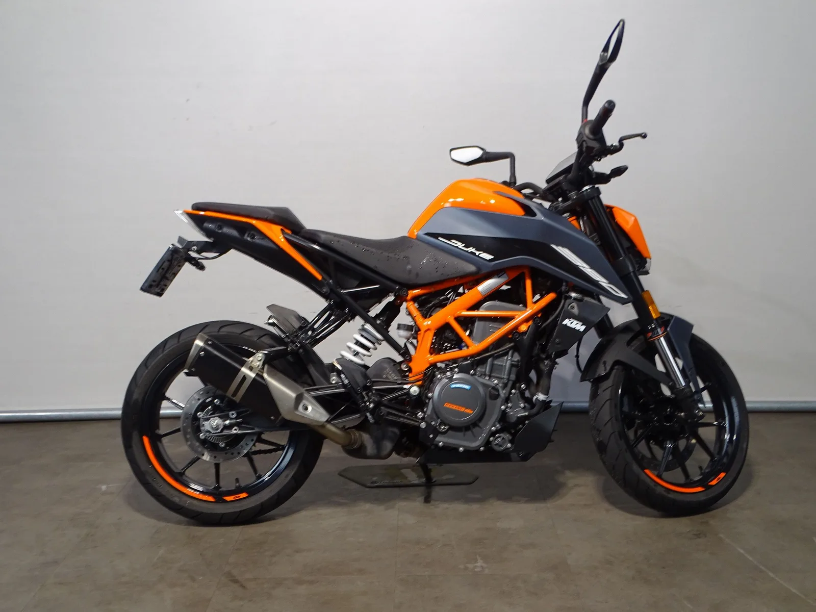 KTM 390 Duke (2023) — foto 1